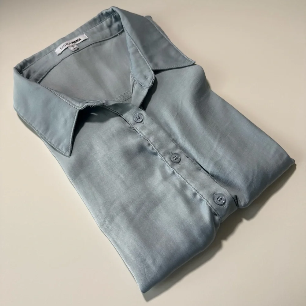 Fashion Nova Light Blue Sleeveless Button-Up Top - Picture 12 of 12